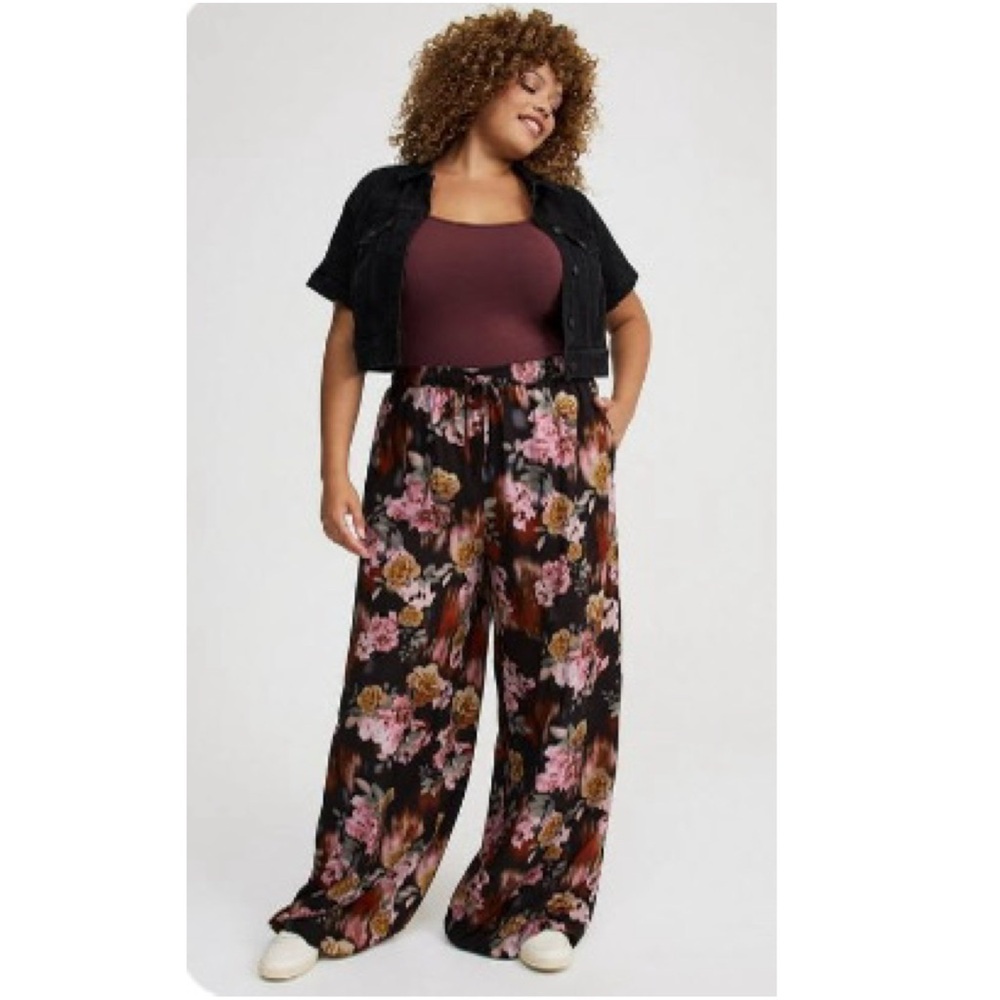 Torrid 2 🫐 Floral Wide-Leg Pants - Picture 2 of 9